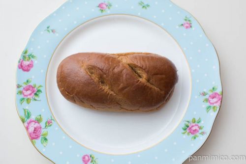 沖縄黒糖コッペパン（ミルククリーム）【ヤマザキ】上から見た図