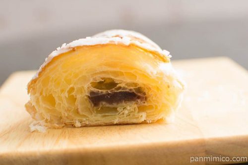 シナモンクロワッサン【フジパン】中身はこんな感じ
