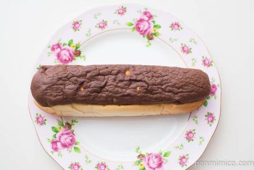 ヤマザキ チョコのシューロール（チョコクリーム＆ホイップ）上から見た図