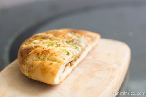 広島名物お好み焼き風パン【フジパン】横から見た図