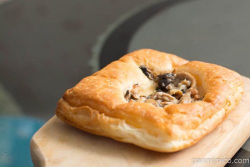 3種のきのこ醤油マヨデニッシュ【第一パン】横から見た図