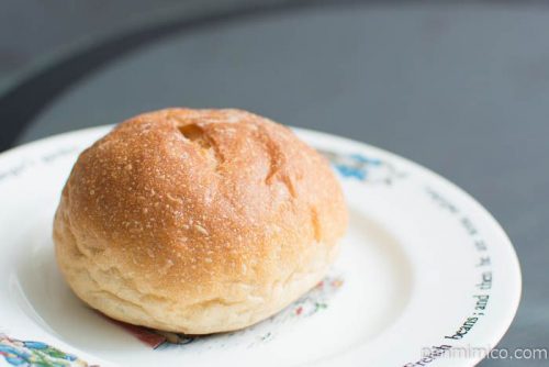 石窯全粒粉＆オリーブオイル【タカキベーカリー】横から見た図