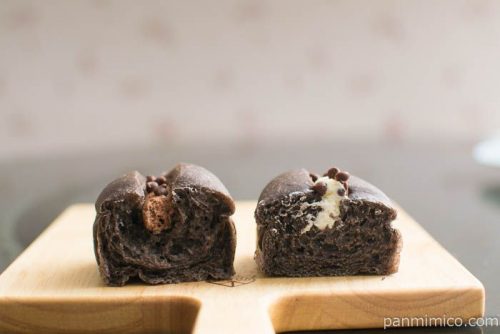 Wクリーム＆チョコチップのパン【セブンイレブン】中身はこんな感じ