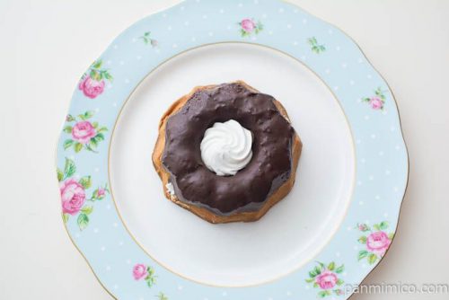 チョコがけクグロフ（六甲山麓牛乳入りホイップクリーム使用）上から見た図
