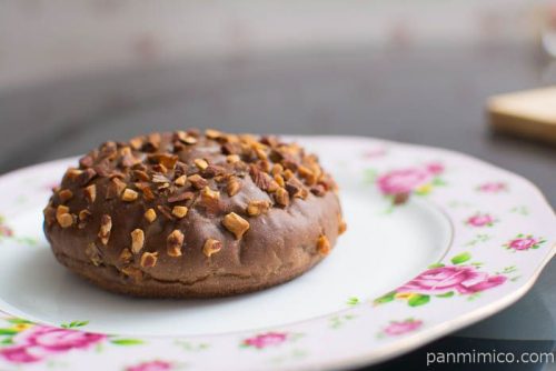ナッツ&ショコラパン【ヤマザキ】横から見た図