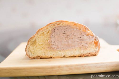 ホイップメロンパン ココア【Pasco】中身はこんな感じ