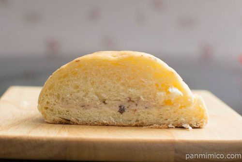 バターレーズンメロンパン【フジパン】中身はこんな感じ