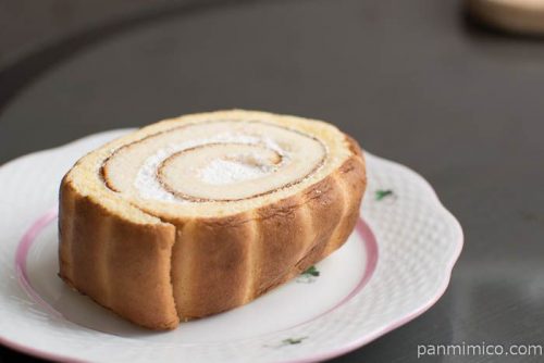 厚切りシャルロットロール【ヤマザキ】横から見た図