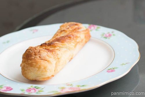 マカロンとくるみのデニッシュ【ヤマザキ】横から見た図