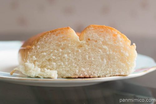 北海道牛乳仕込みのみるくぱん【神戸屋】中身はこんな感じ