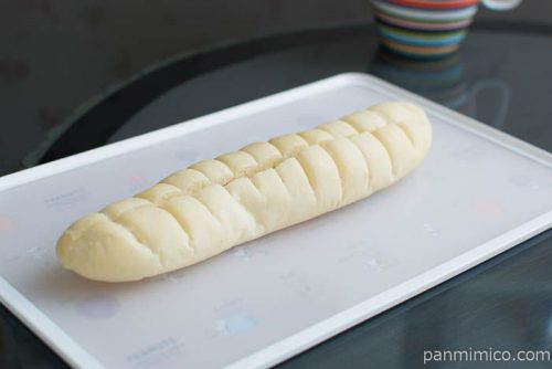 ちぎれるラムレーズンクリームフランスパン【ローソン】横から見た図