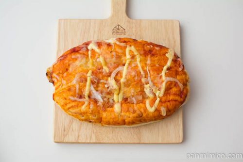 ピザパン（パイン＆アップル）【ファミリーマート】フジパン上から見た図