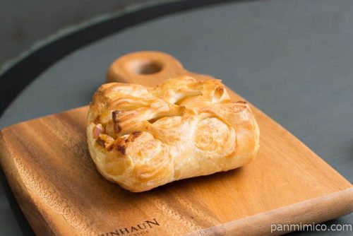 照り焼きチキンデニッシュ【第一パン】横から見た図