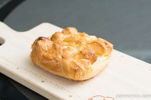 チキングラタンデニッシュ【第一パン】横から見た図