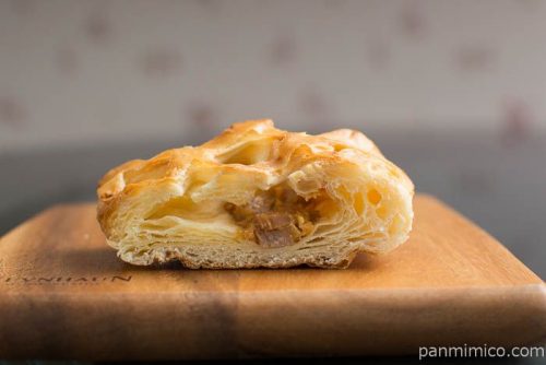 照り焼きチキンデニッシュ【第一パン】中身はこんな感じ