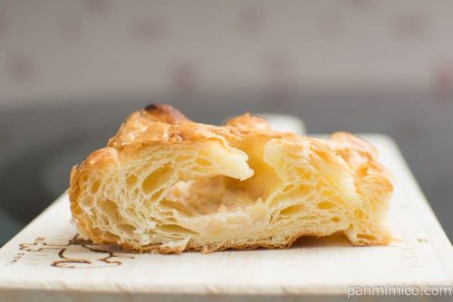 チキングラタンデニッシュ【第一パン】中身はこんな感じ