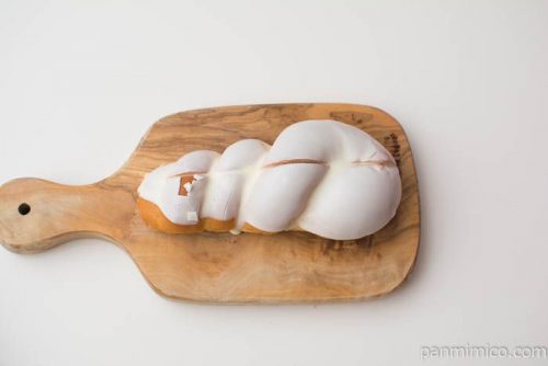 練乳とホワイトチョコのパン【タカキベーカリー】上から見た図