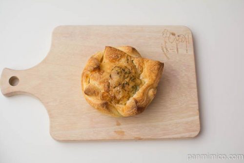 とろ～りチーズのミートパイ【ヤマザキ】上から見た図