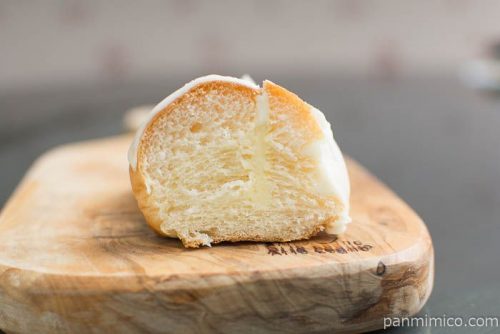 練乳とホワイトチョコのパン【タカキベーカリー】断面図