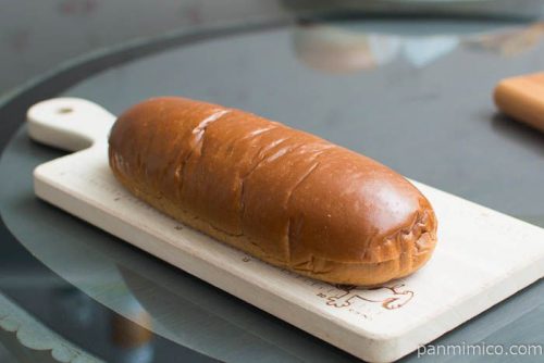 BIG黒糖コッペパン(ミルククリーム)【ファミリーマート】横から見た図