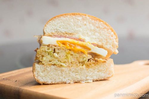 お好み焼き風バーガー【ファミリーマート】中身はこんな感じ