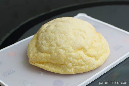 スイートメロンブール【ヤマザキ】横から見た図