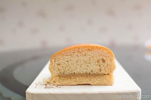 丸福珈琲店監修 牛乳ぱん 珈琲クリーム【Pasco】中身はこんな感じ