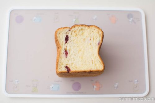 クランベリーとクリームチーズ【神戸屋】上から見た図