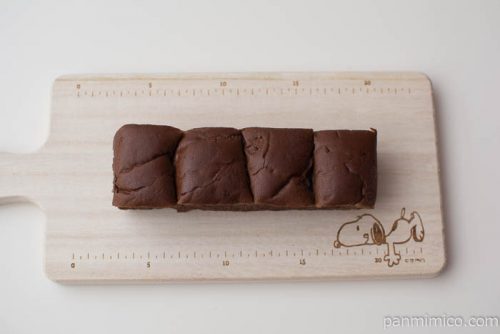 大人の味わい牛乳パン カカオが香るチョコ（ナッツ入り)上から見た図