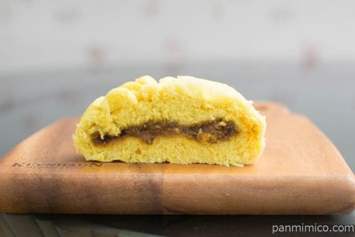 ビーフカレーまん【ファミリーマート】中身はこんな感じ