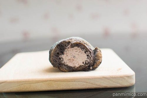 ローソンショコラクッキーデニッシュコロネ~チョコクリーム~中身はこんな感じ