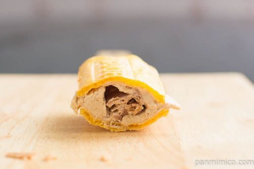 ルマンドアイス ロイヤルミルクティー【ブルボン】中身はこんな感じ