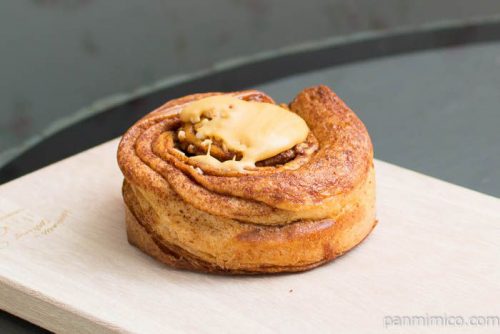 バックハウスイリエシナモンロール横から見た図