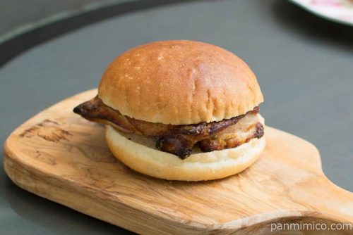 柚子塩だれのチキンバーガー【セブンイレブン】横から見た図