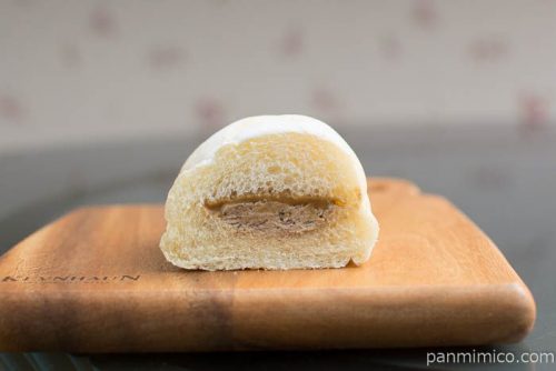 ダブルコーヒークリームコッペパン【ヤマザキ】中身はこんな感じ