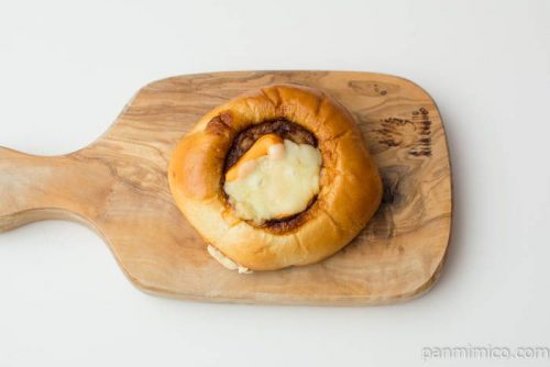 たいめいけん三代目監修チーズハンバーグパン【第一パン】上から見た図