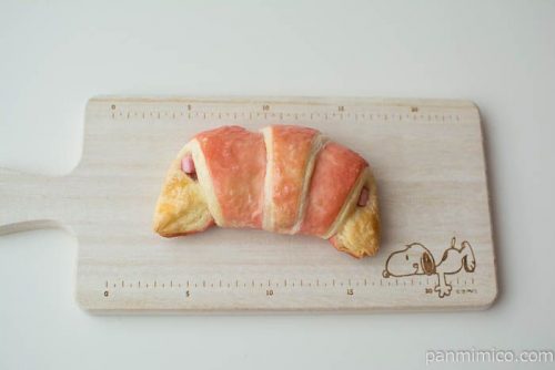 いちごのクロワッサン【ファミリーマート】上から見た図