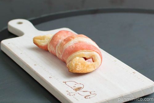 いちごのクロワッサン【ファミリーマート】横から見た図