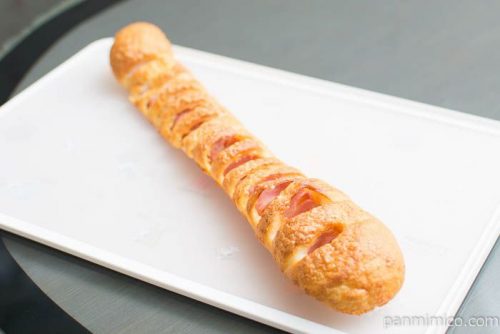 ちぎれるロングハムフランスパン【ローソン】横から見た図