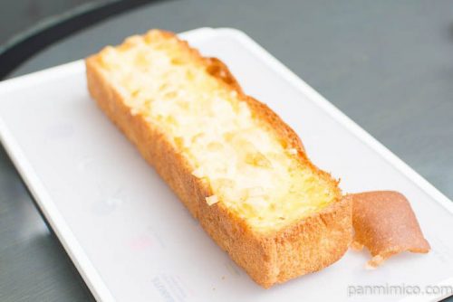 チーズマヨトースト【ファミリーマート】横から見た図
