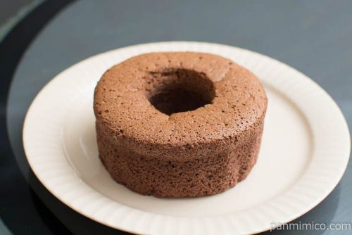 ローソン ふわふわココアシフォンケーキ（淡路島産牛乳入り）横から見た図