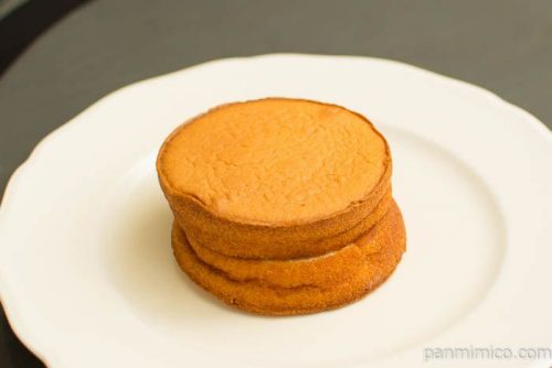 今川焼き風ケーキ（小倉あん＆マーガリン）【ヤマザキ】横から見た図