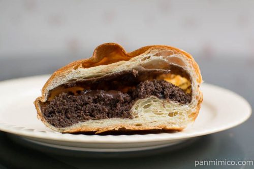 ショコラケーキデニッシュ【第一パン】中身はこんな感じ