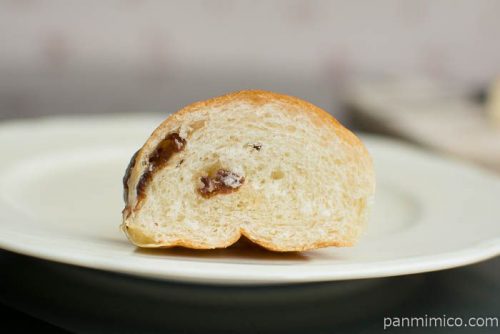 大地と緑のレーズンバターロール(5)【ヤマザキ】中身はこんな感じ