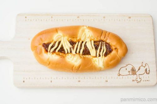 甘辛ダレがクセになる焼肉マヨパン【ファミリーマート】上から見た図