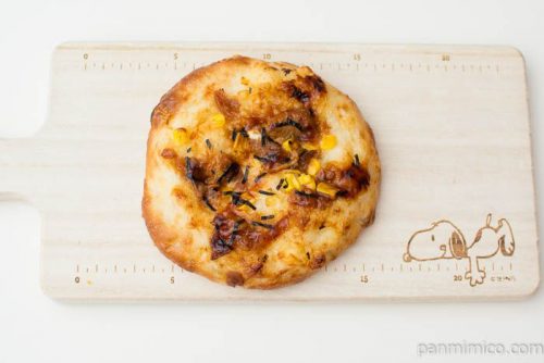 照り焼きチキンのもっちりピザパン【セブンイレブン】上から見た図