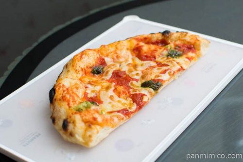 【Bonne chere（ボン・シェール）】ピッツァ・マルゲリータ横から見た図