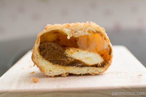 【Bonne chere（ボン・シェール）】クリームチーズカレーパン中身はこんな感じ
