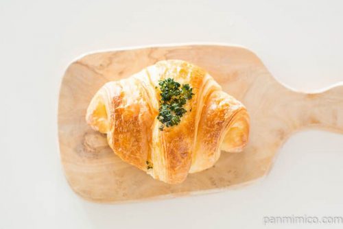 ブーランジュリー エピハムチーズクロワッサン上から見た図