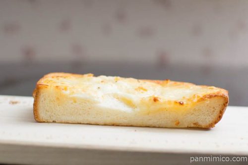 はちみつと４種のチーズトースト【ファミリーマート】中身はこんな感じ
